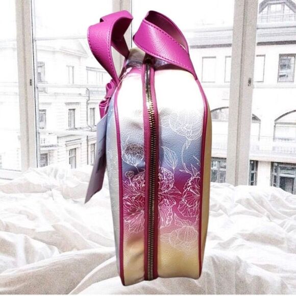 Betsey Johnson Ombré Cosmetics Travel Bag Toiletries Pink Yellow Blue​ - Picture 3 of 5